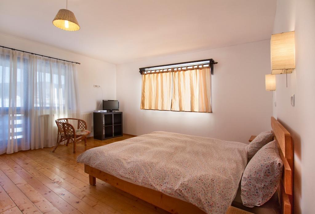 Hotel Casa Georgescu Rîşnov Habitación foto